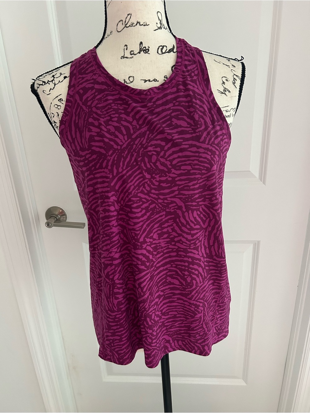 Athleta Women’s Sleeveless Magenta Patterned Tank Top